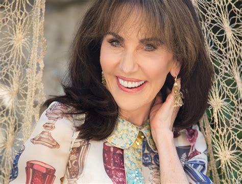 robin mcgraw twin brother roger|Robin McGraw Bio, Career, Family, History, Measurements, .